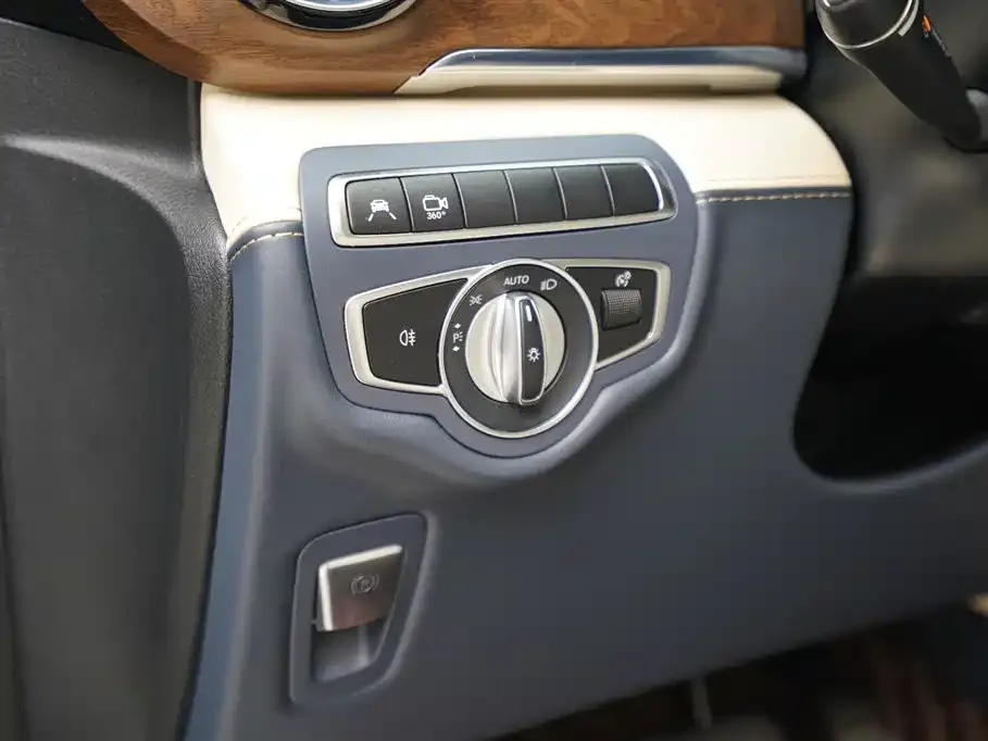 Mercedes-Benz V-Class 2023 из CN, фото 2