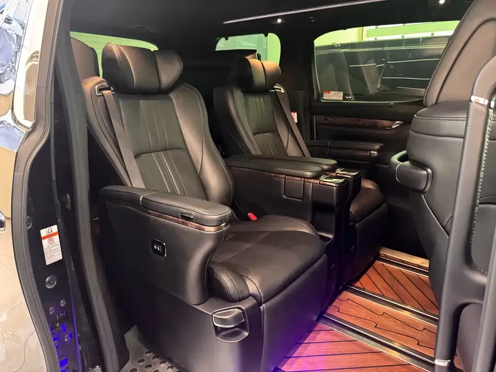 Toyota Vellfire 2021 из CN, фото 3