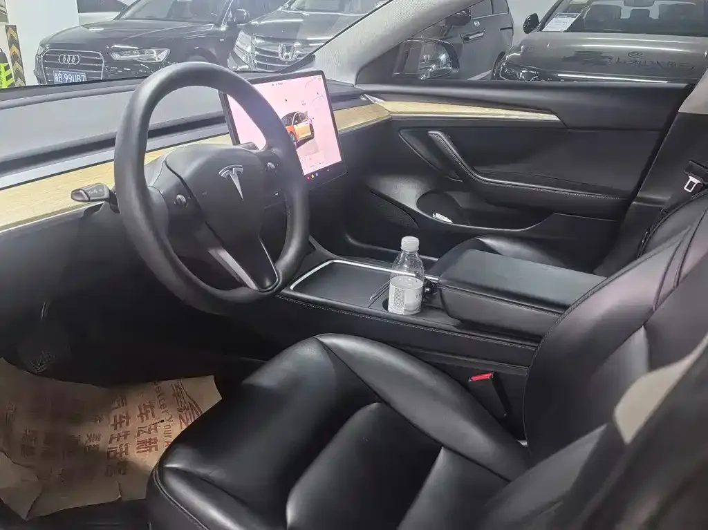 Tesla Model 3 — фото 6