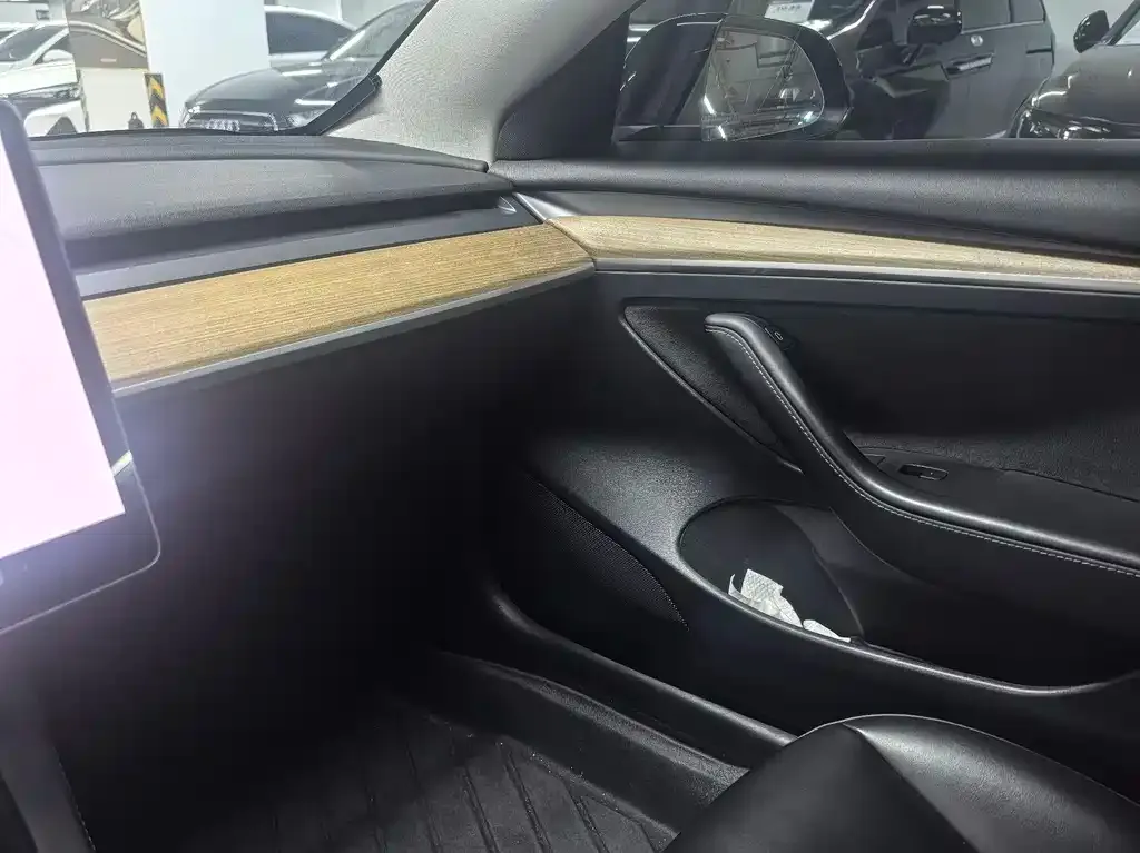 Tesla Model 3 — фото 2