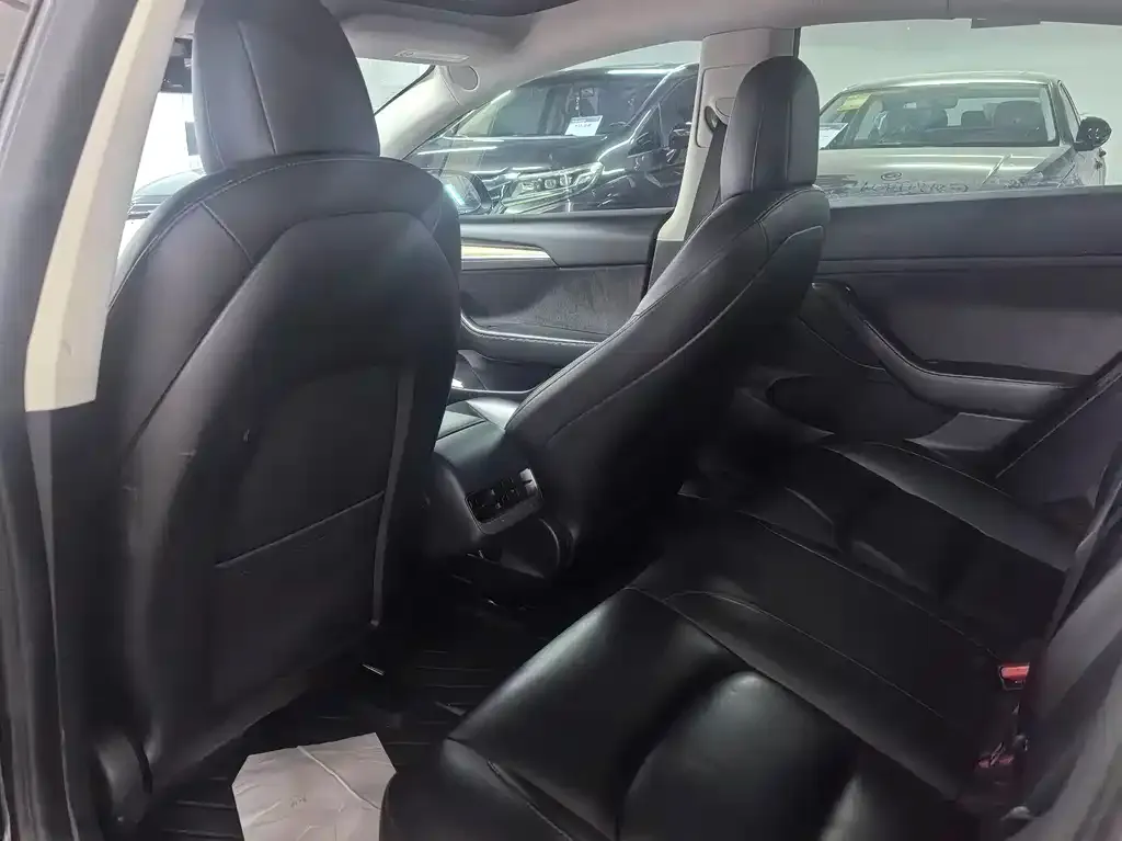 Tesla Model 3 — фото 10