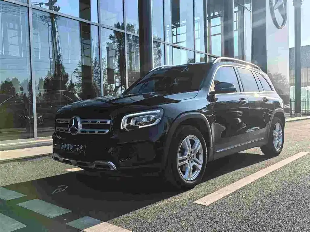 Mercedes-Benz GLB — фото 1