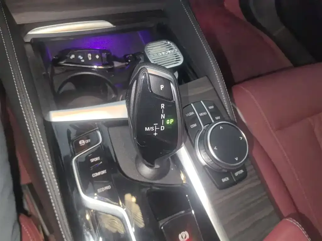BMW 5 Series 2023 из CN, фото 9