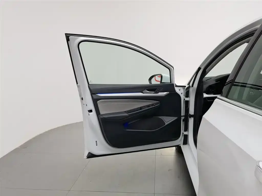 Volkswagen Golf 2021 из CN, фото 5