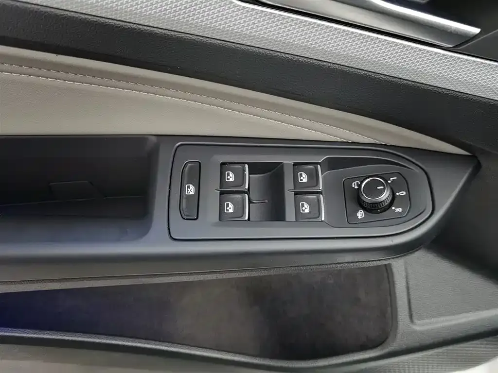 Volkswagen Golf 2021 из CN, фото 8