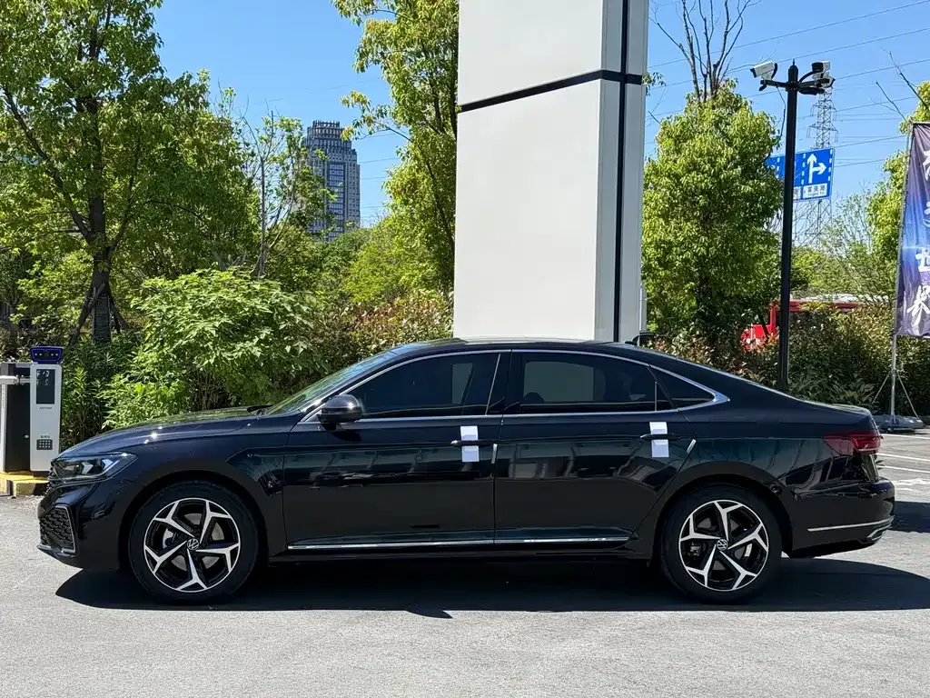 Volkswagen Passat — фото 10