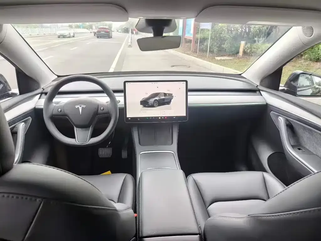 Tesla Model Y — фото 5