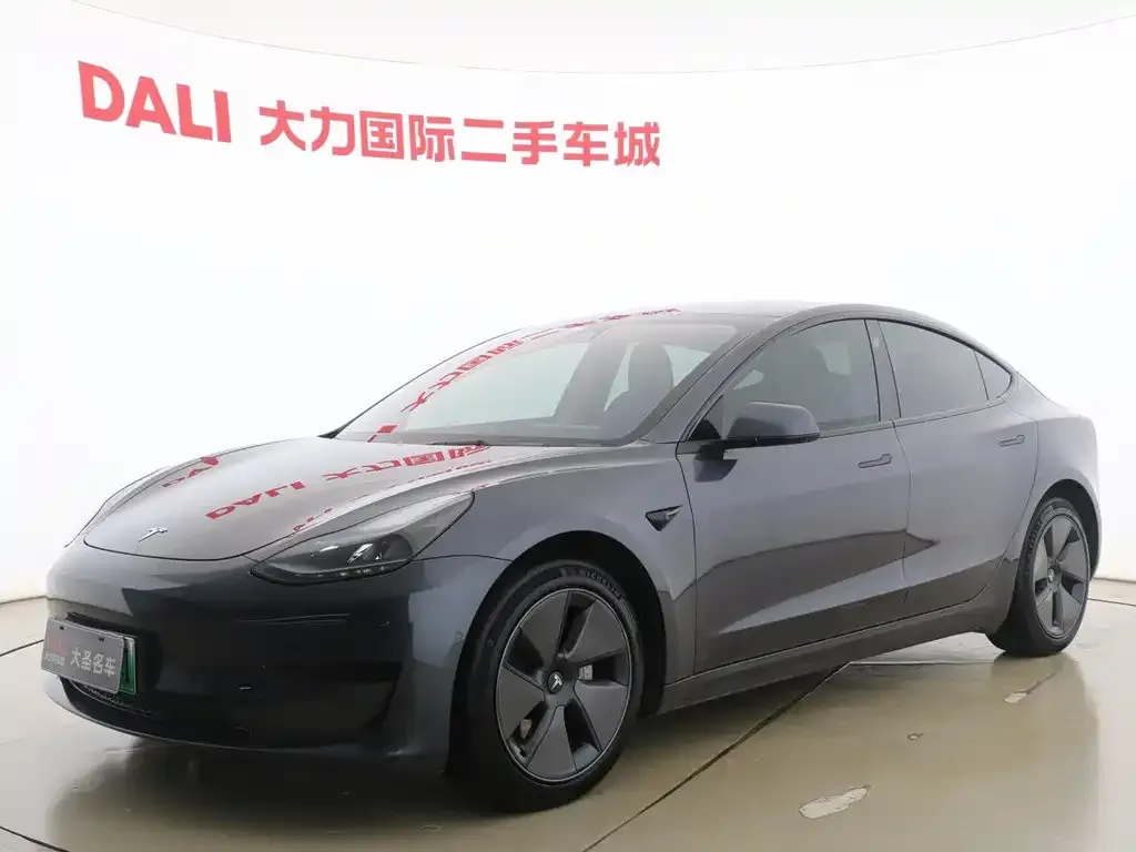 Tesla Model 3 — фото 1