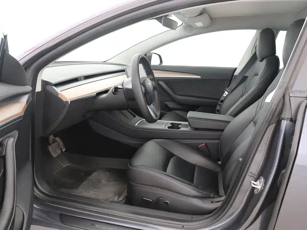 Tesla Model 3 — фото 10
