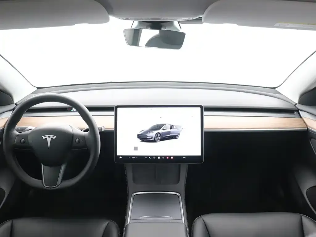 Tesla Model 3 — фото 9