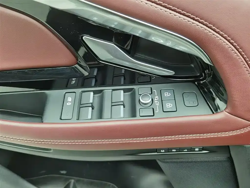 Land Rover Evoque 2023 из CN, фото 7
