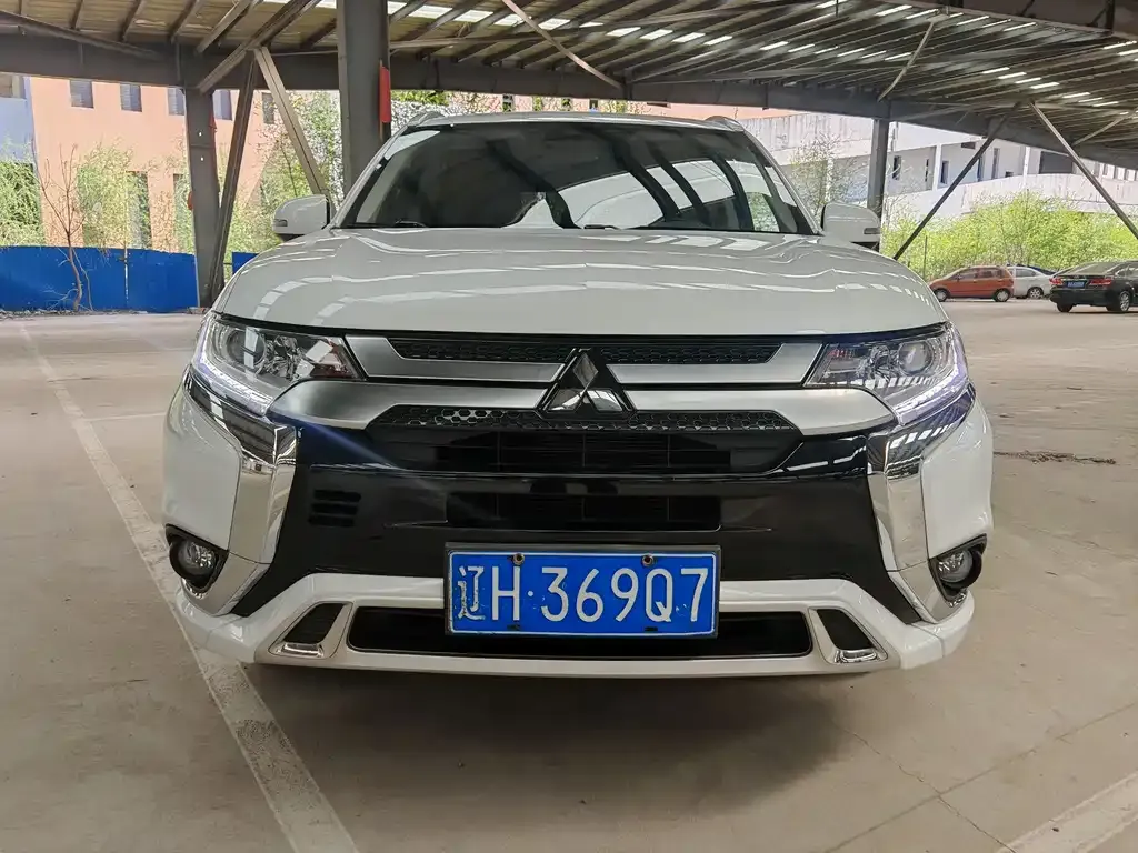 Mitsubishi Outlander 2023 из CN, фото 9