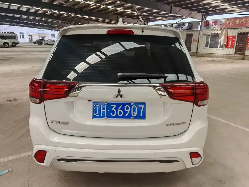 Mitsubishi Outlander 2023 из CN, фото 5