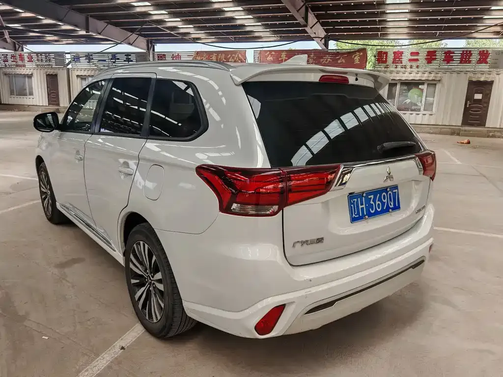 Mitsubishi Outlander 2023 из CN, фото 3