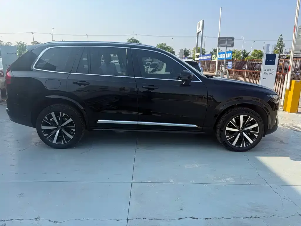 Volvo XC90 — фото 9