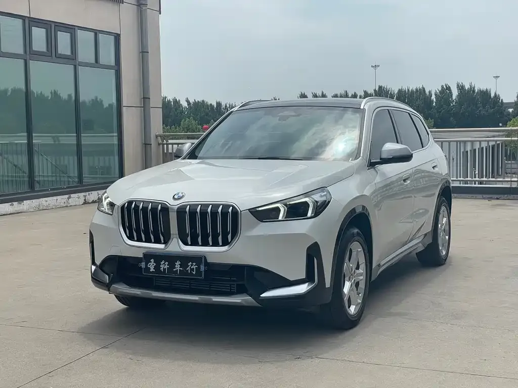 BMW X1 — фото 1