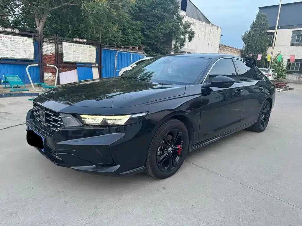 Honda Accord — фото 1