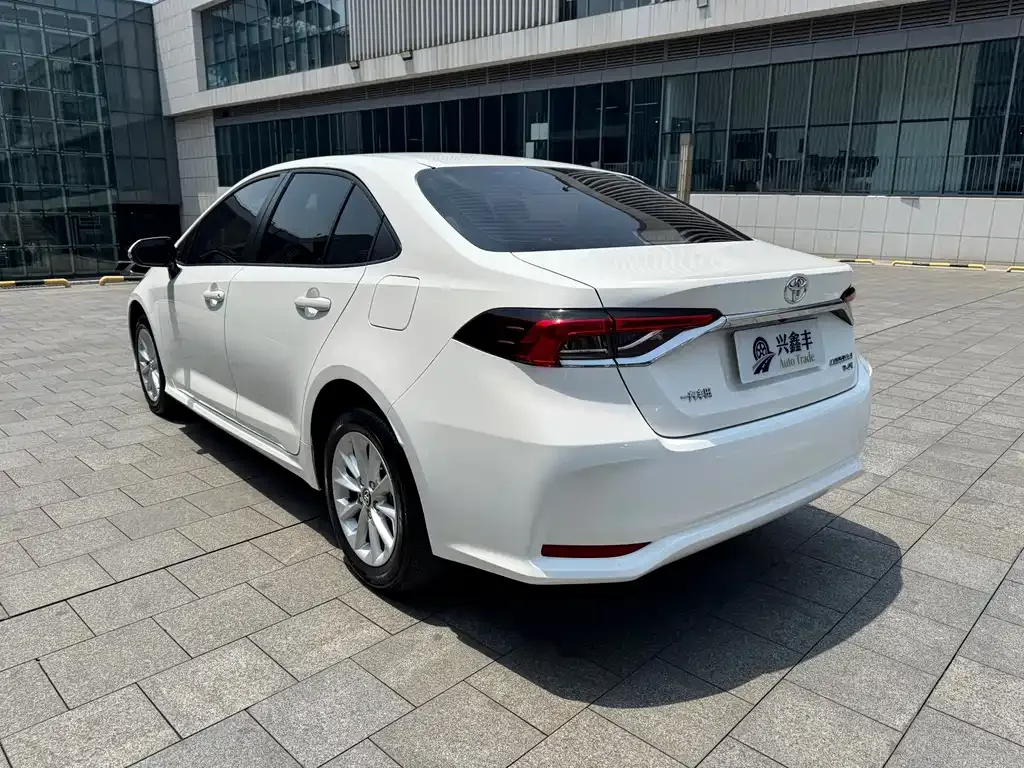 Toyota Corolla — фото 3