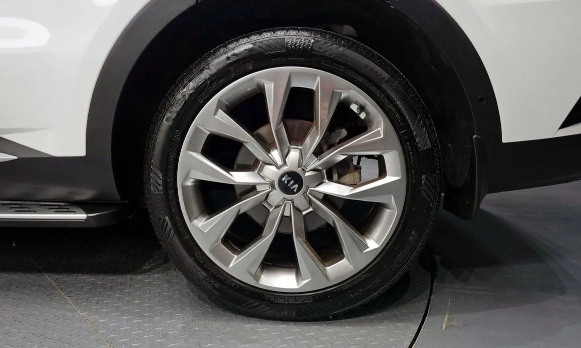 Kia Sorento — фото 5