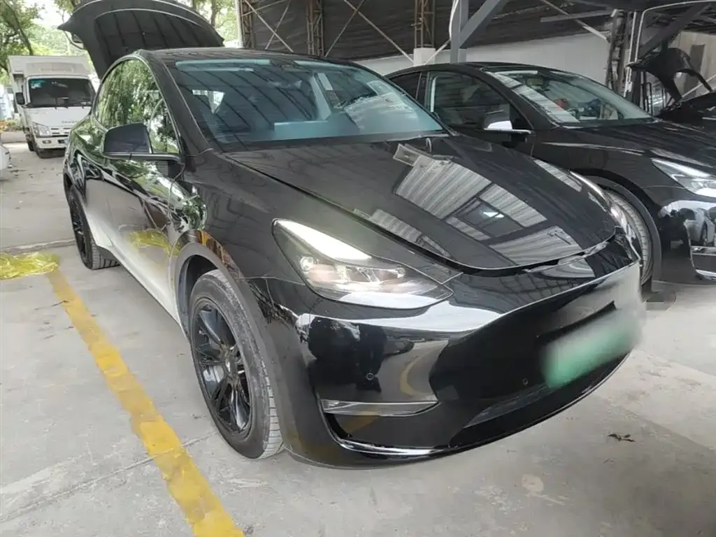Tesla Model Y — фото 5