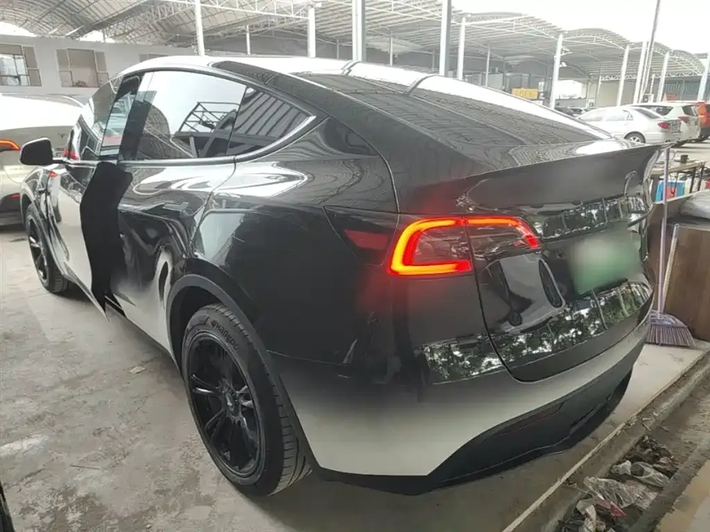 Tesla Model Y — фото 6