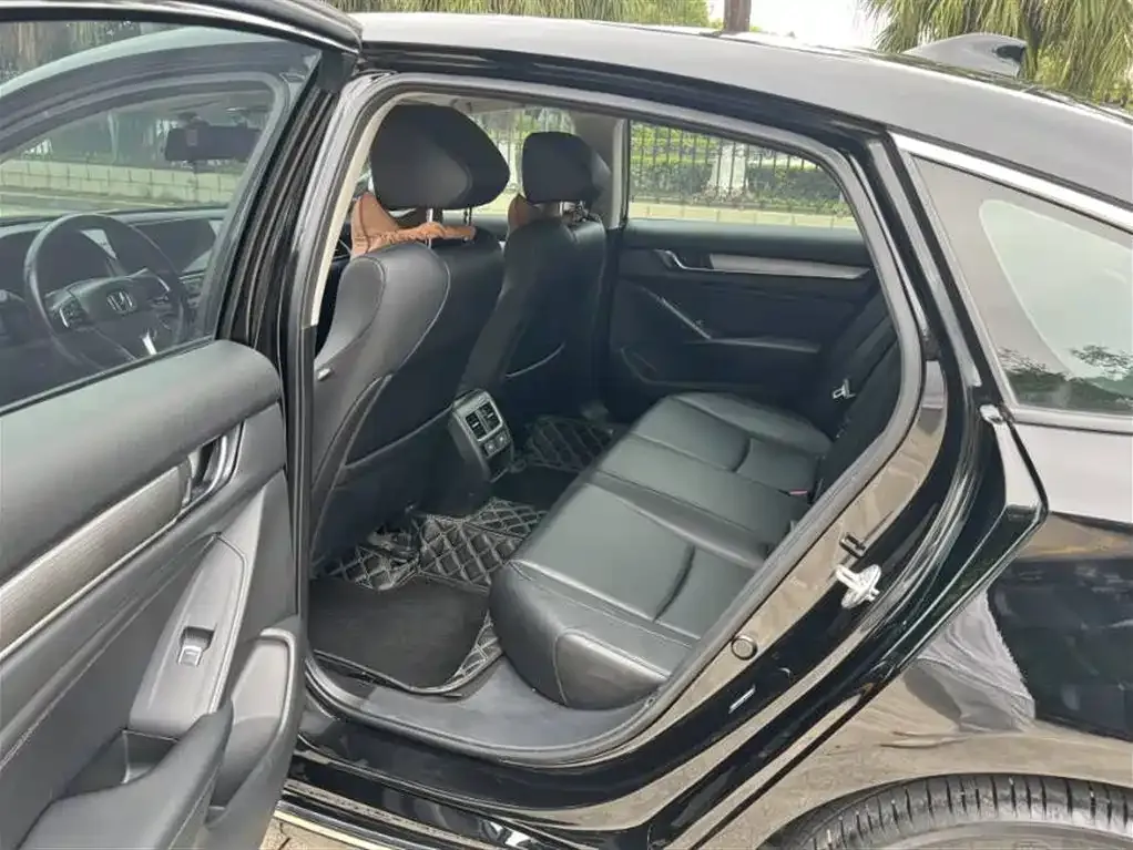 Honda Accord — фото 6