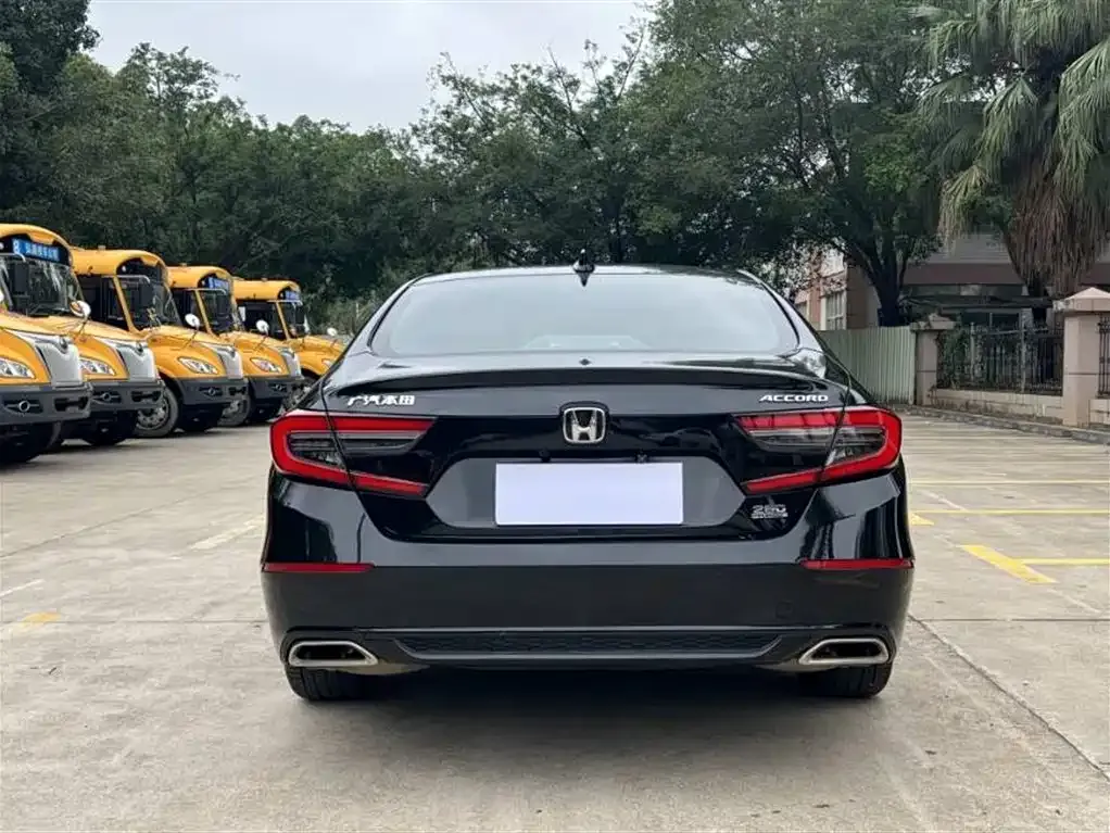 Honda Accord — фото 8