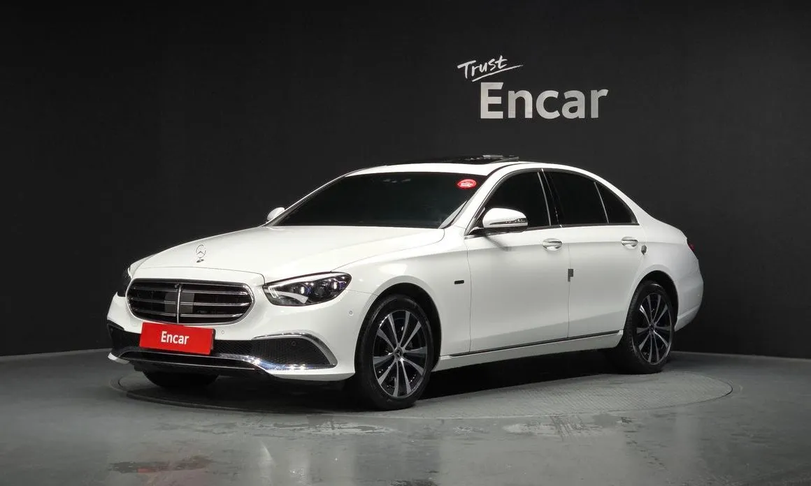 Mercedes-Benz E-Class — фото 1