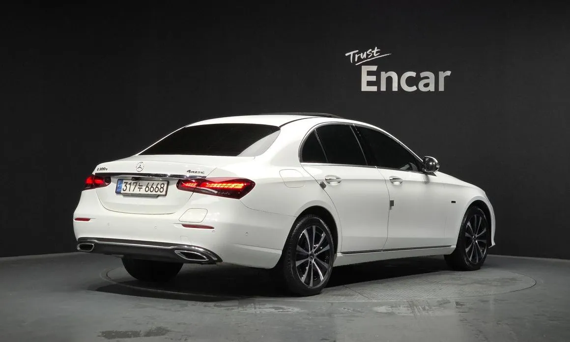 Mercedes-Benz E-Class — фото 3