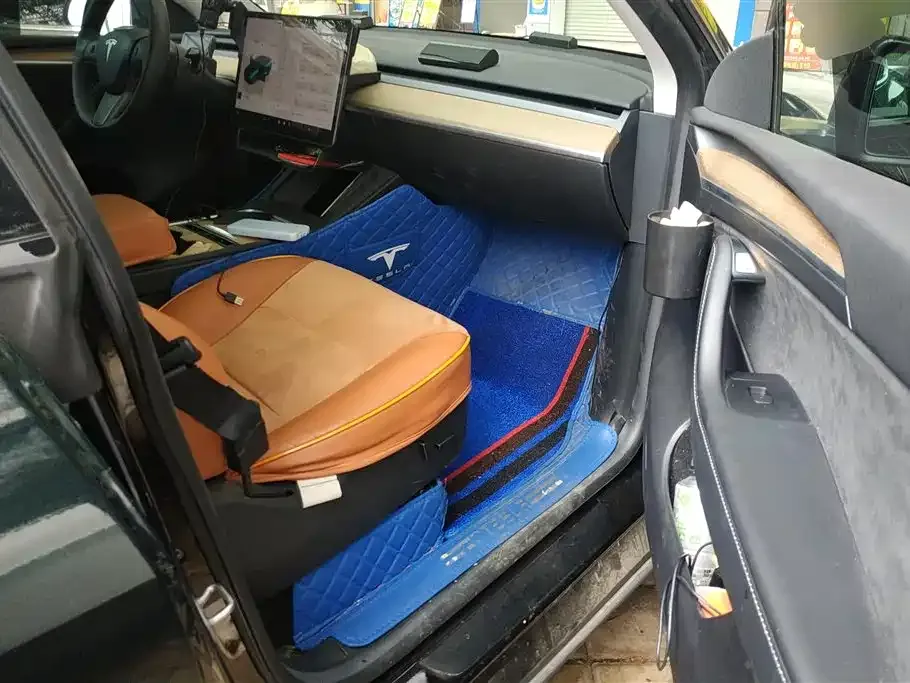 Tesla Model Y — фото 6