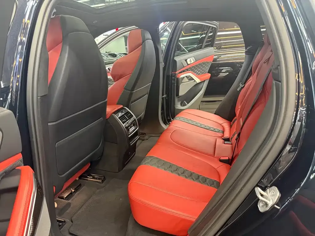 BMW X6 M 2023 из CN, фото 7