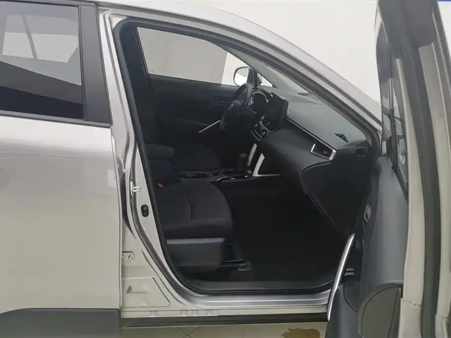 Toyota Corolla Cross — фото 10