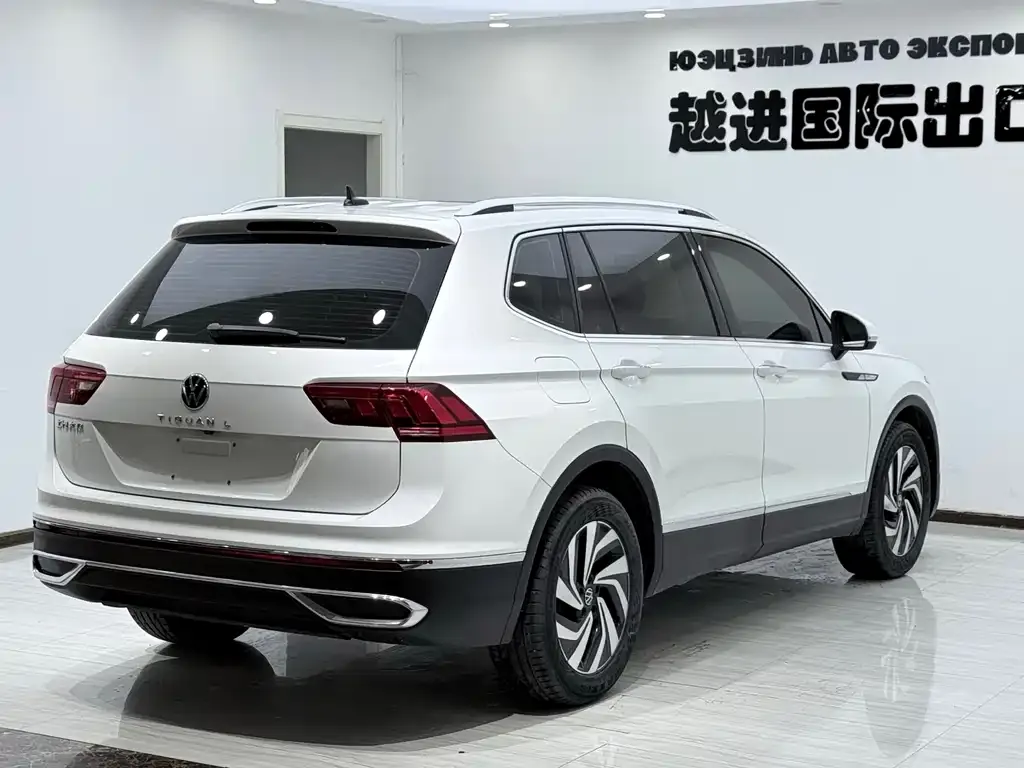 Volkswagen Tiguan L — фото 7