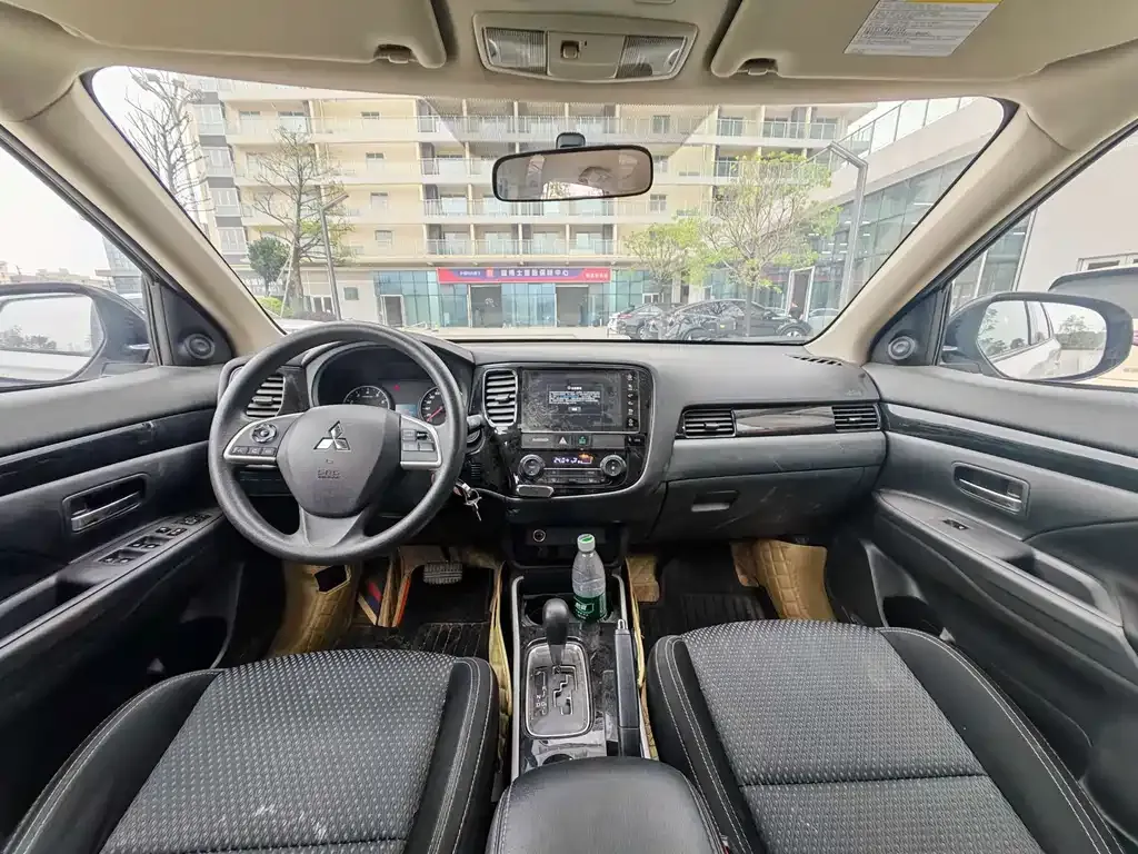 Mitsubishi Outlander 2021 из CN, фото 7