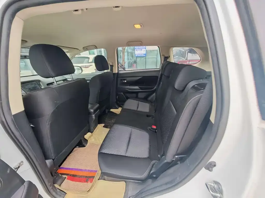 Mitsubishi Outlander 2021 из CN, фото 3