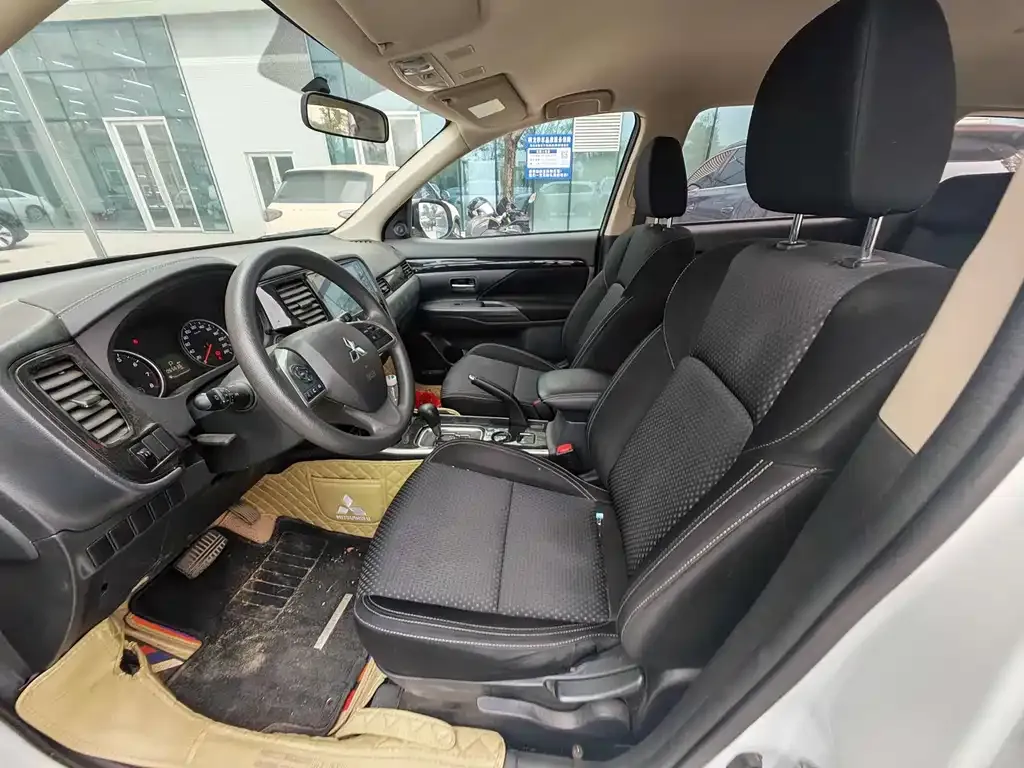 Mitsubishi Outlander 2021 из CN, фото 5