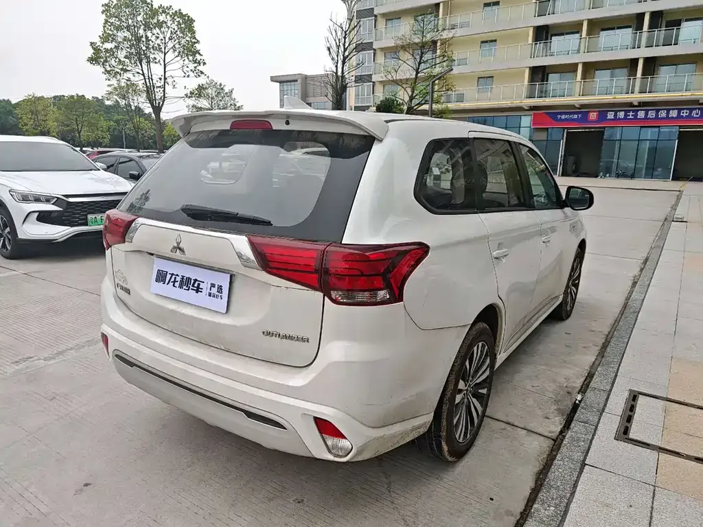 Mitsubishi Outlander 2021 из CN, фото 9