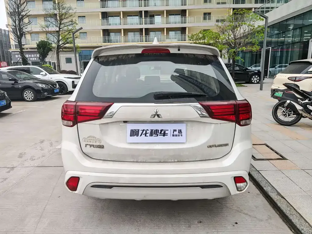 Mitsubishi Outlander 2021 из CN, фото 8