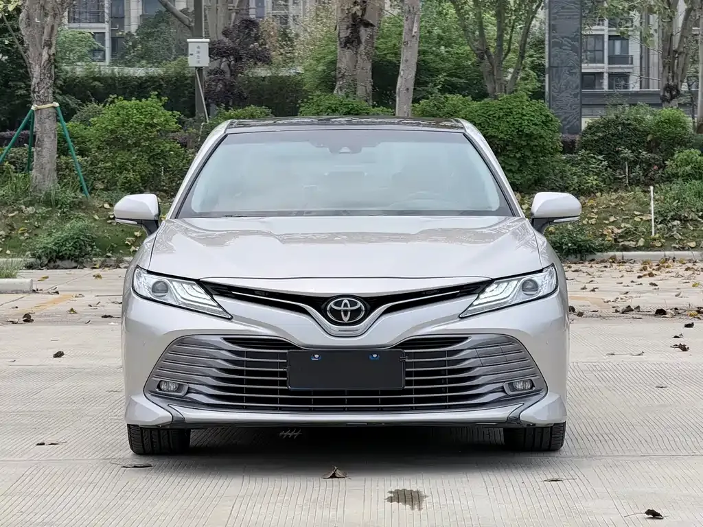 Toyota Camry — фото 4