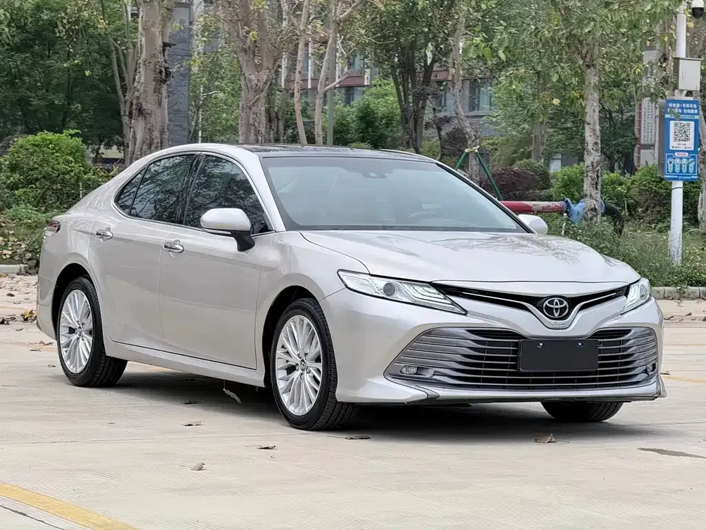 Toyota Camry — фото 10