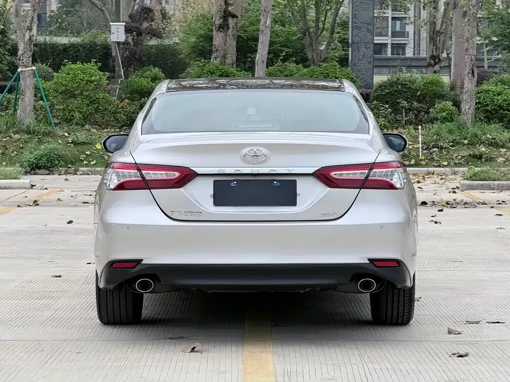 Toyota Camry — фото 8