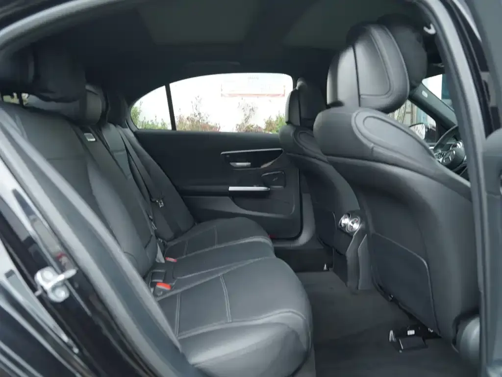Mercedes-Benz C-Class 2024 из CN, фото 2
