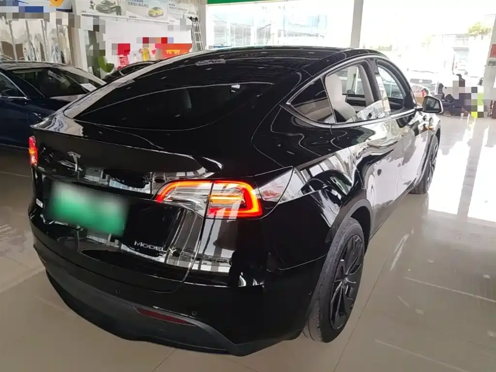 Tesla Model Y — фото 7