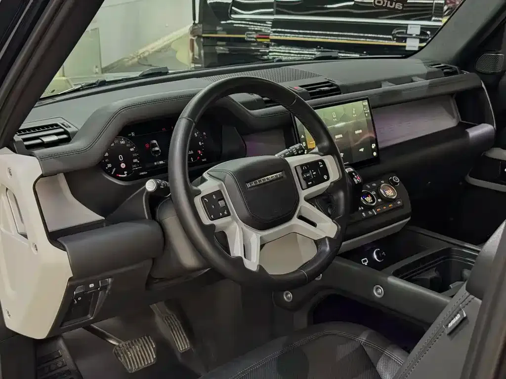 Land Rover Defender — фото 10