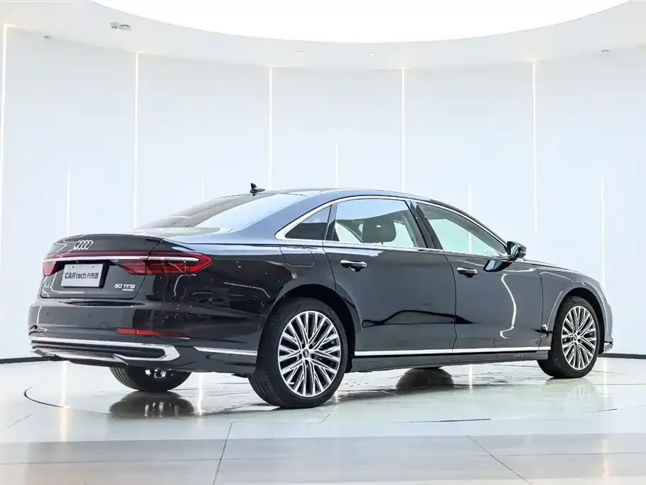 Audi A8 — фото 2