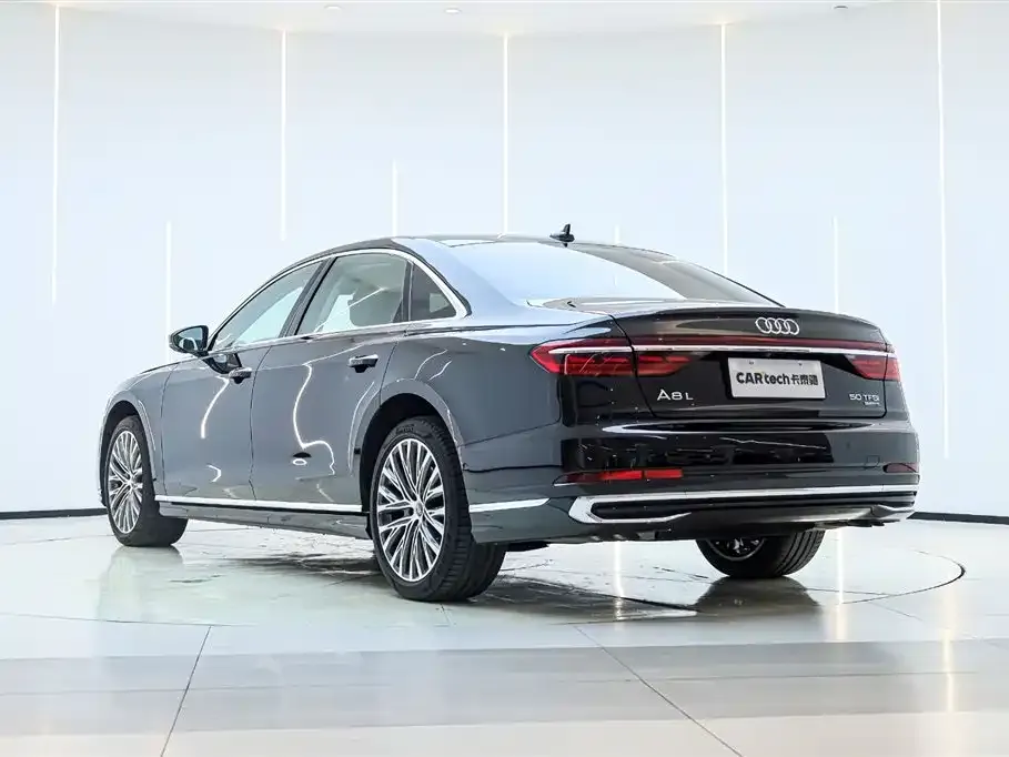 Audi A8 — фото 6