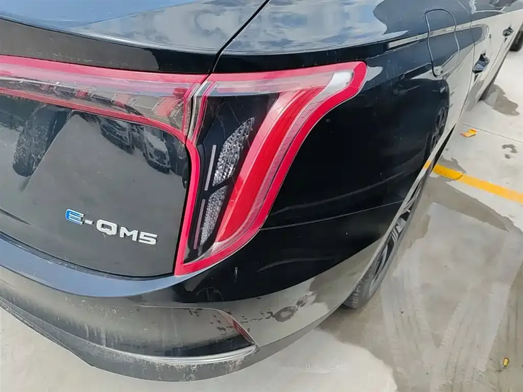 Hongqi E-QM5 2024 из CN, фото 7