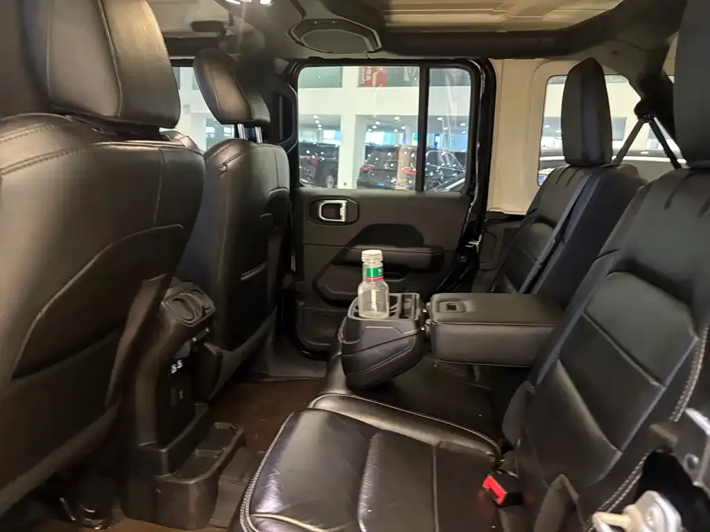 Jeep Wrangler 2021 из CN, фото 2