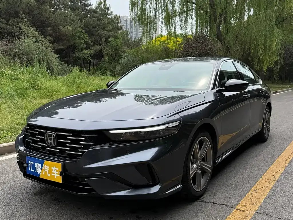 Honda Accord — фото 1