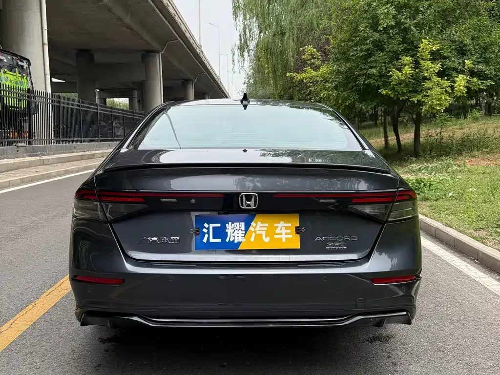 Honda Accord — фото 9